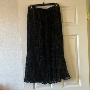 Black floral patterned maxi skirt